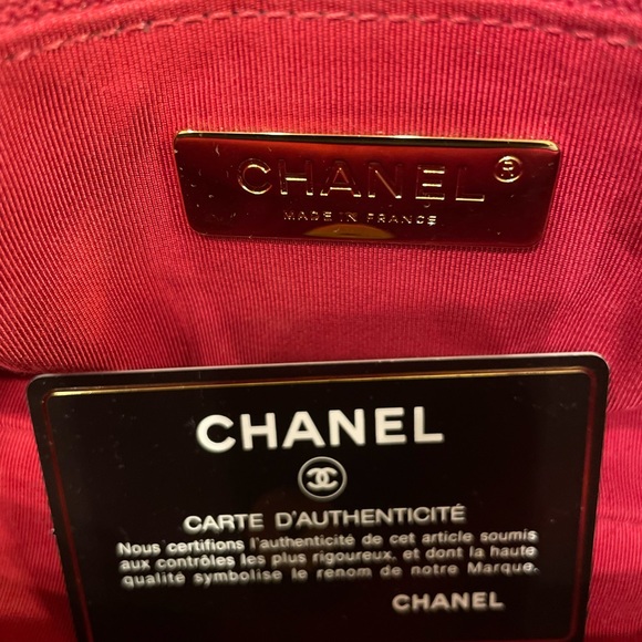 Authentic Medium Chanel 19 lambskin handbag with silver and gold hardware - Picture 7 of 14